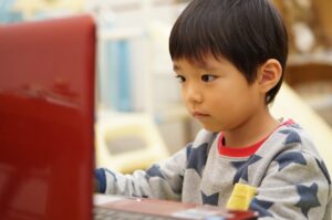 平日は時間がない…そんなご家庭にこそ知ってほしい、土日開校のプログラミング教室
